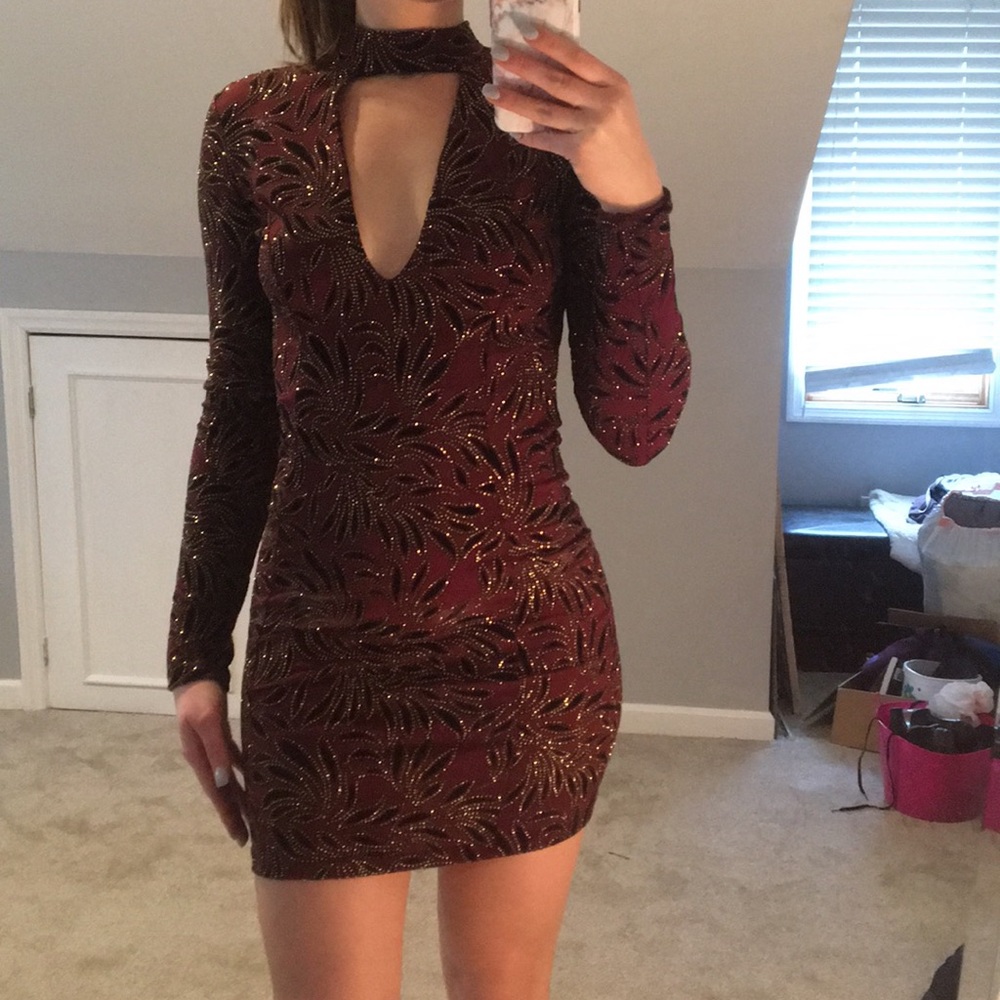Beautiful maroon body con dress